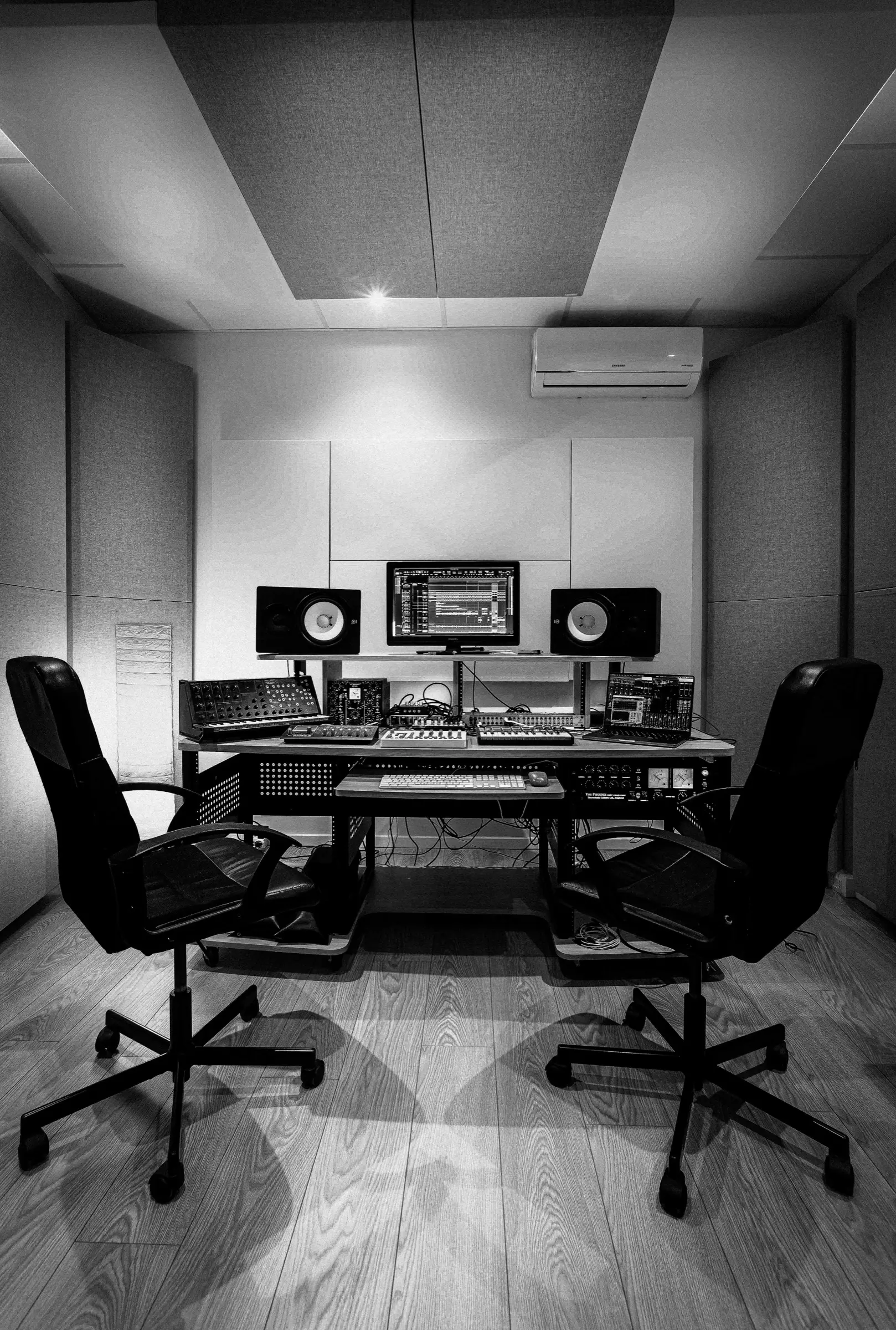 La regia di Cymbaline Studio con la postazione di ascolto