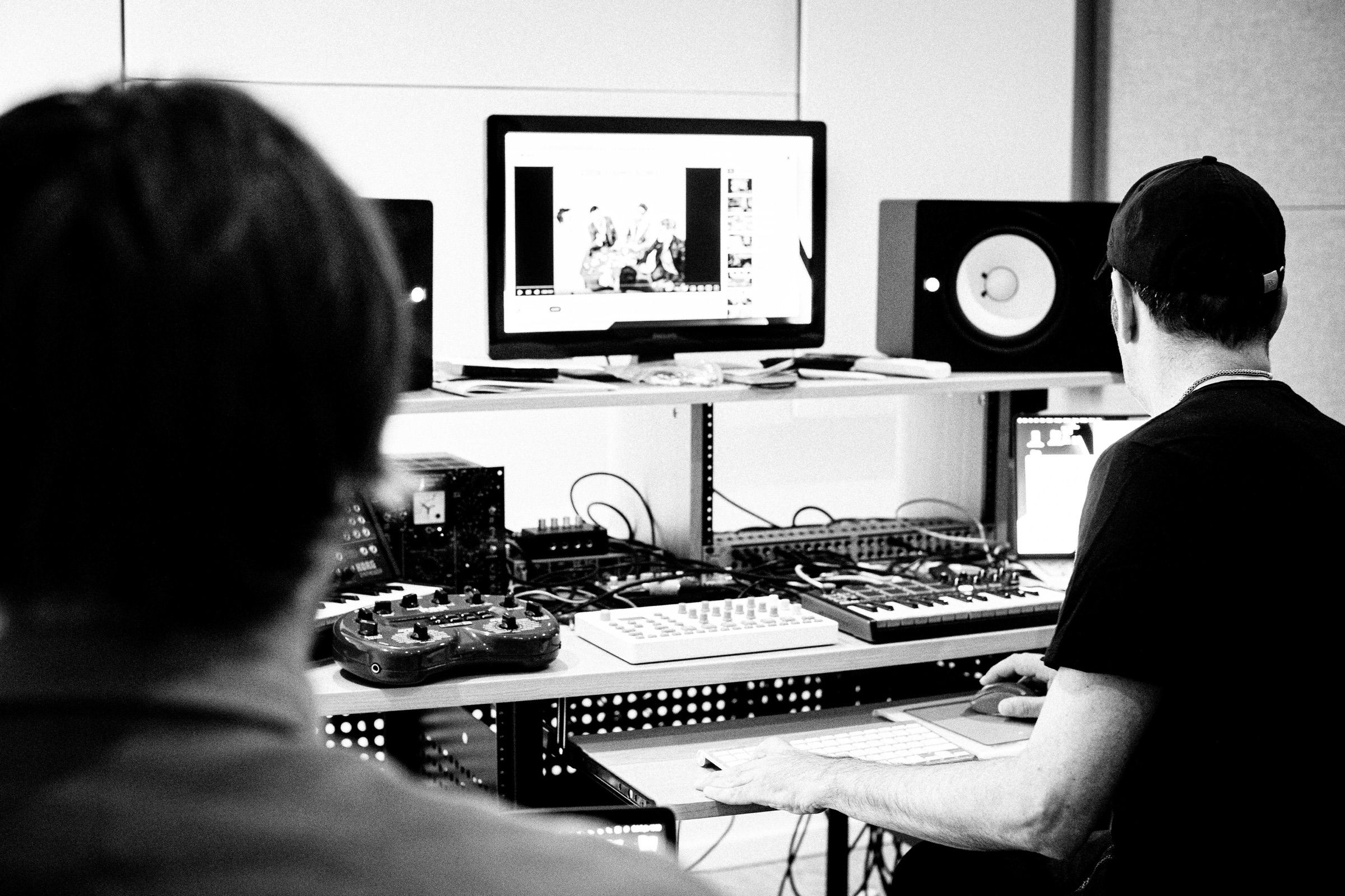 Una sessione di post-produzione nella regia di Cymbaline Studio